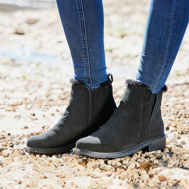 Pioneer BLACK | EMU Australia 